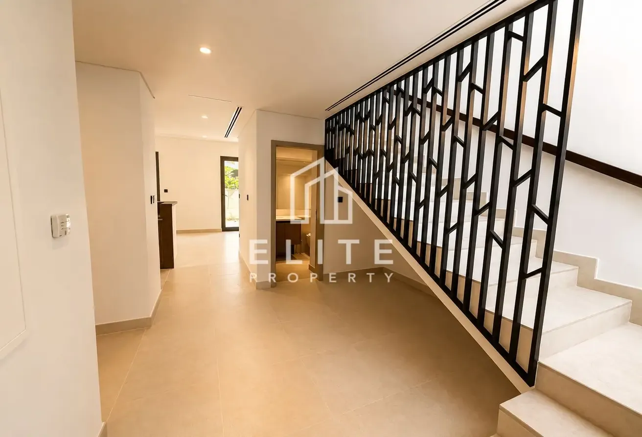 PRIME LOCATION, NEAR THE POOL, VACANT