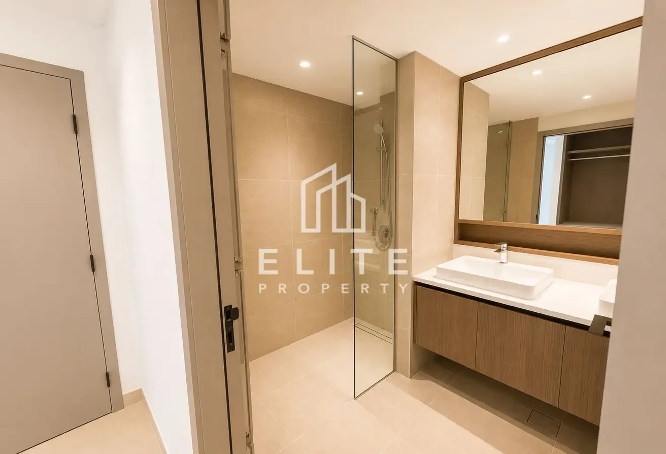 PRIME LOCATION, NEAR THE POOL, VACANT