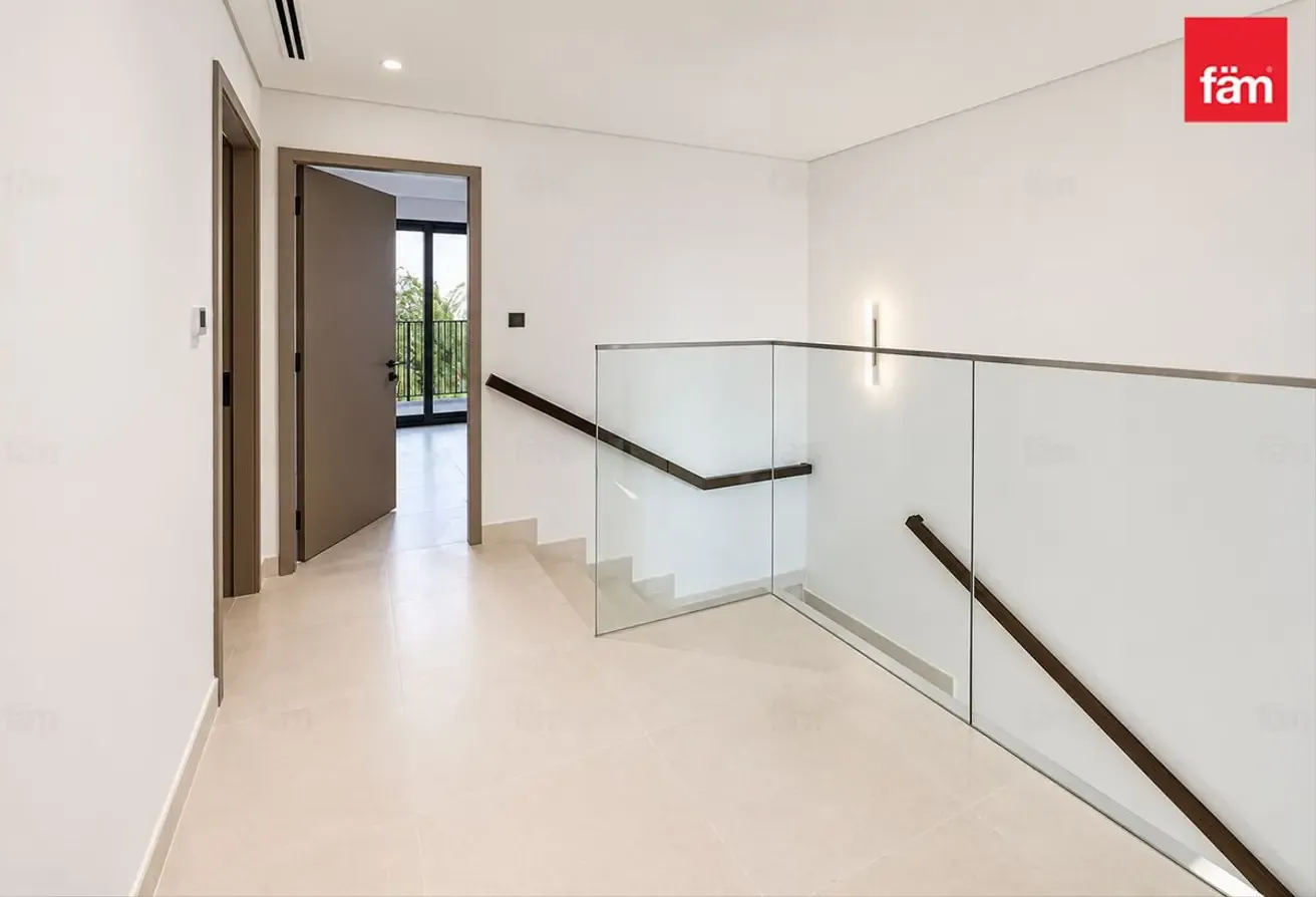Close to Amenities Single Row 3 Beds Aura Gardens