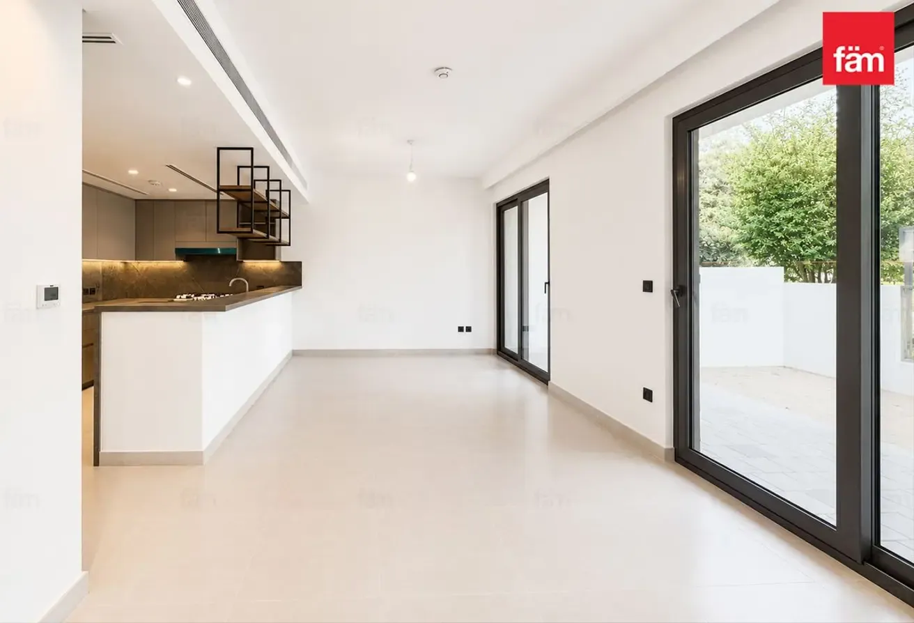 Close to Amenities Single Row 3 Beds Aura Gardens