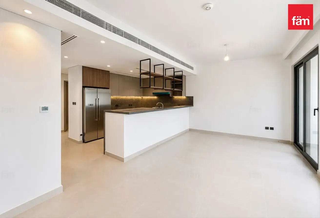 Close to Amenities Single Row 3 Beds Aura Gardens