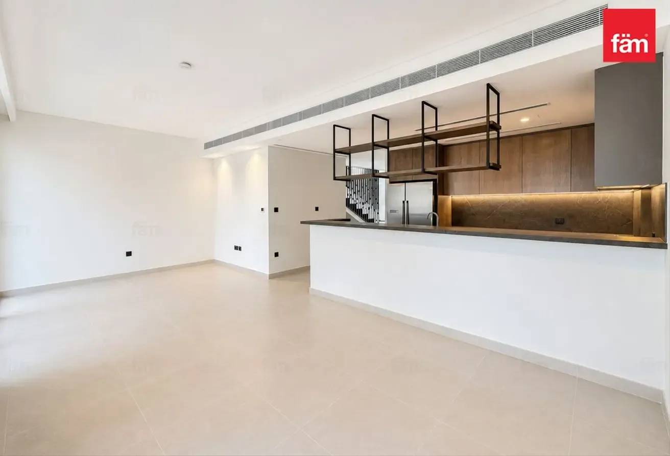 Close to Amenities Single Row 3 Beds Aura Gardens