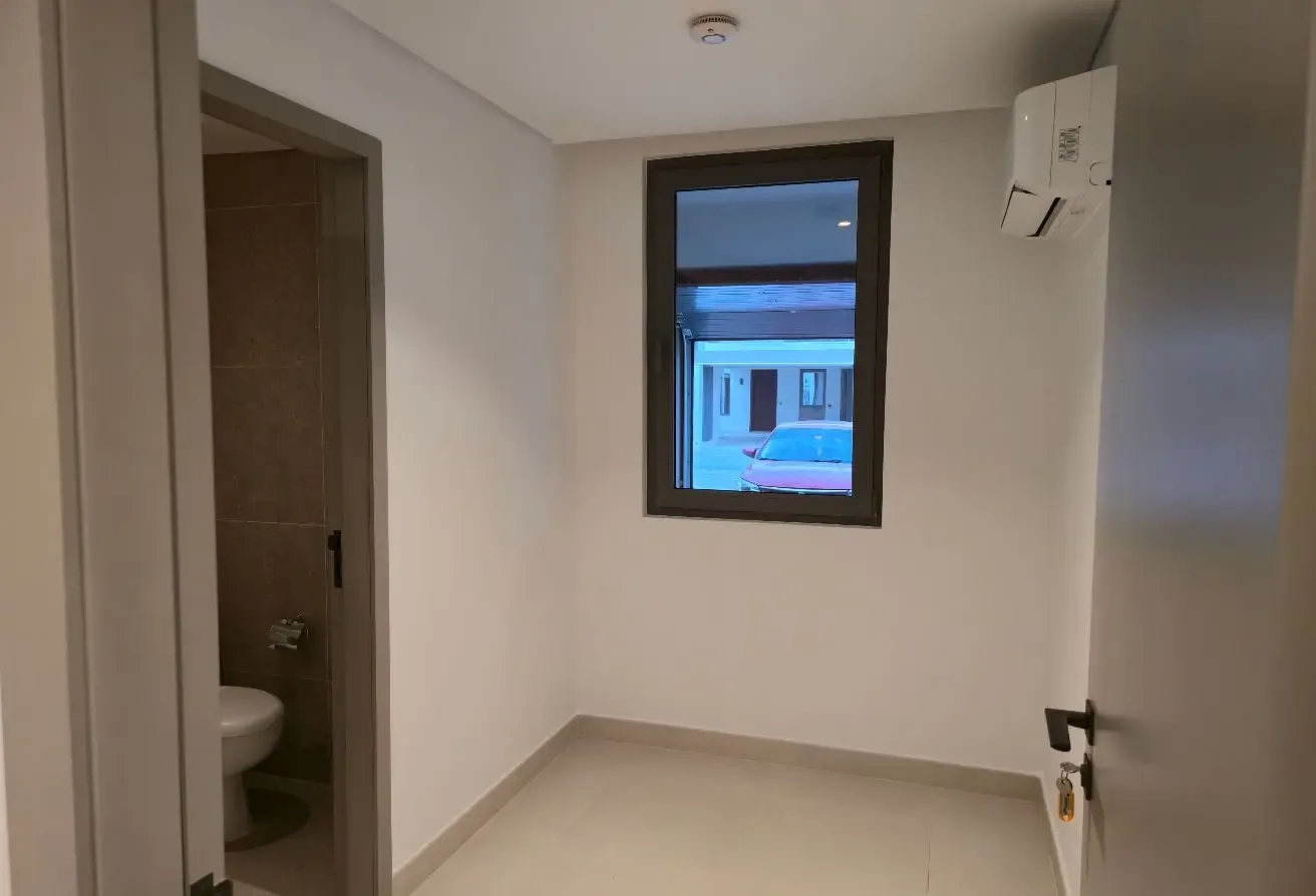 UNFURNISHED | EV CHARGER | COVERED PARKING