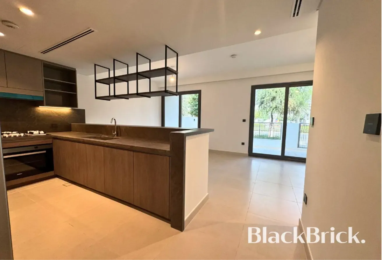 Single Row | Vacant October | Upgraded MAF