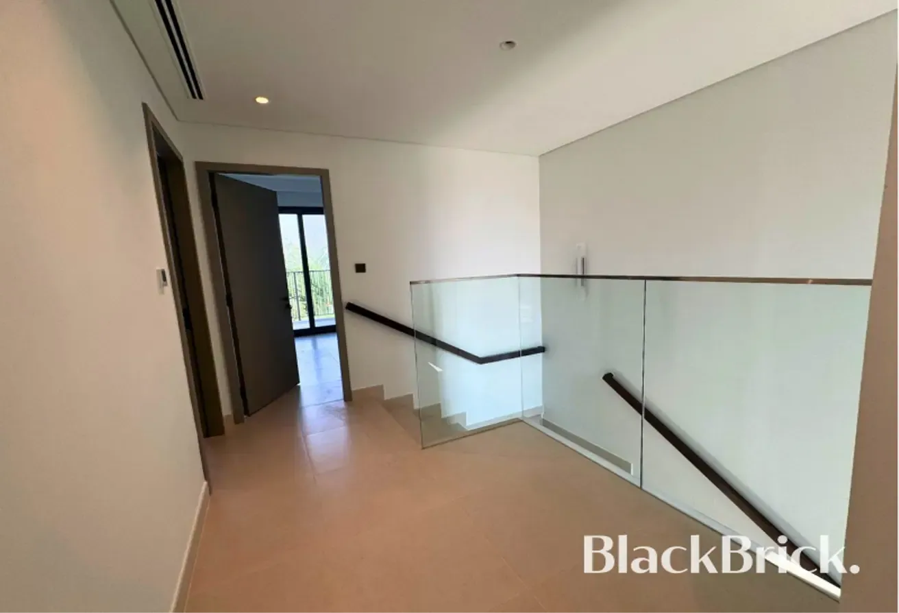 Single Row | Vacant October | Upgraded MAF