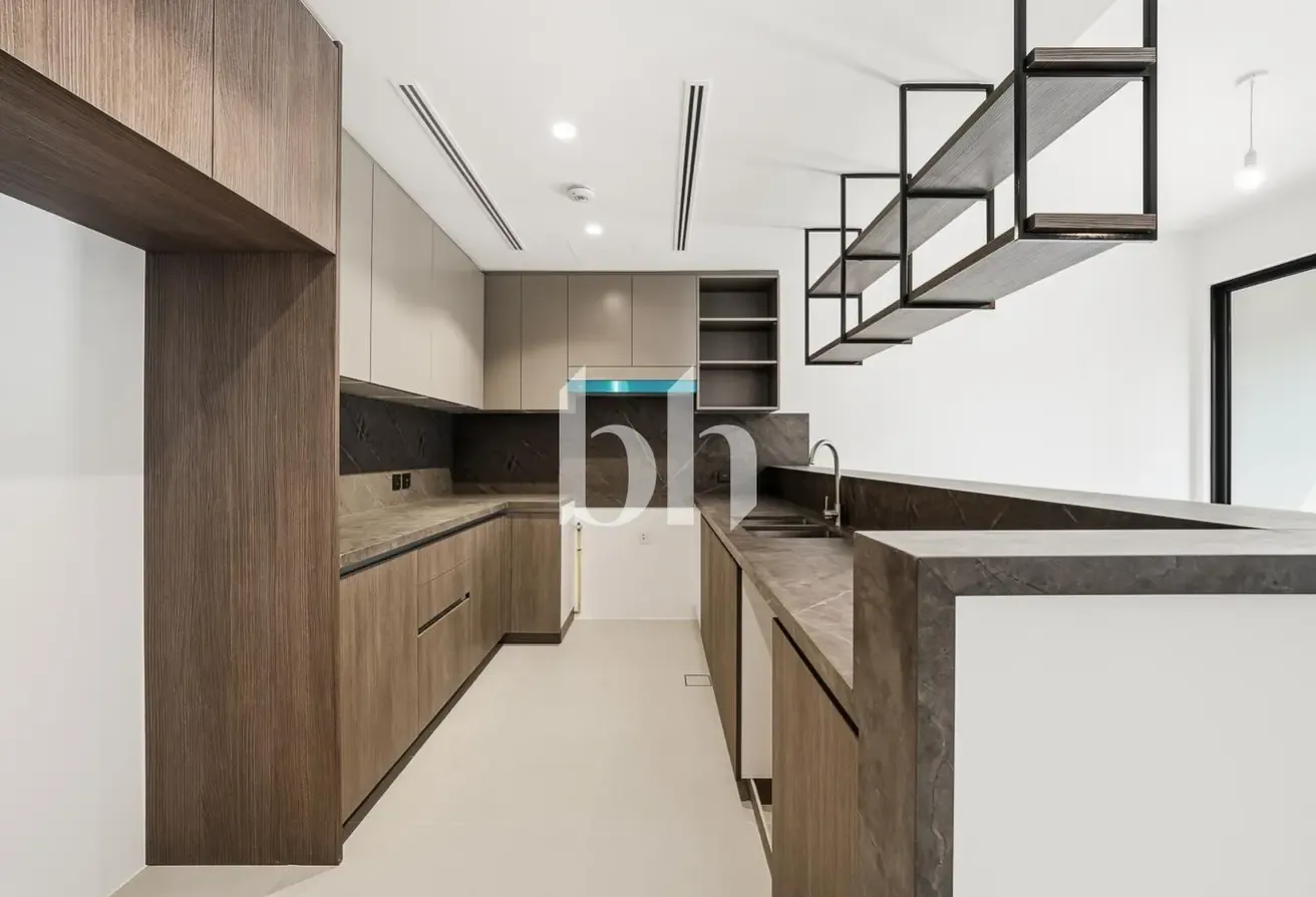 Immaculate Condition | Close to park | Modern