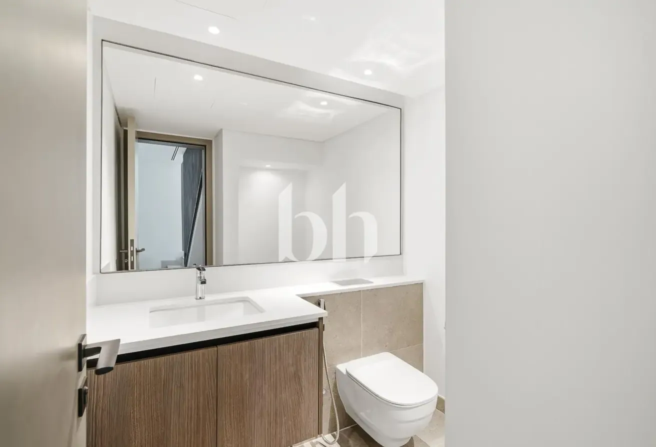 Immaculate Condition | Close to park | Modern