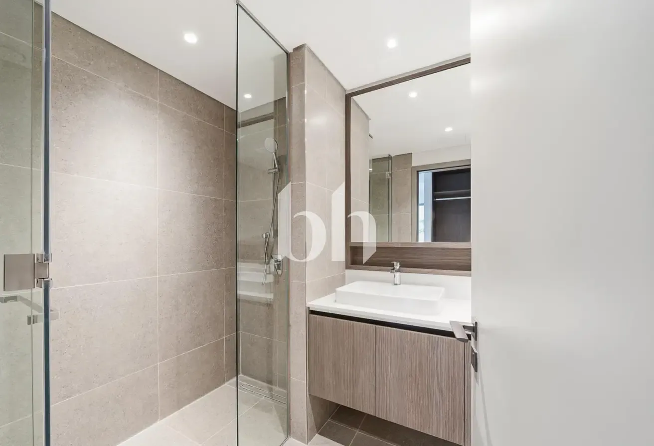 Immaculate Condition | Close to park | Modern