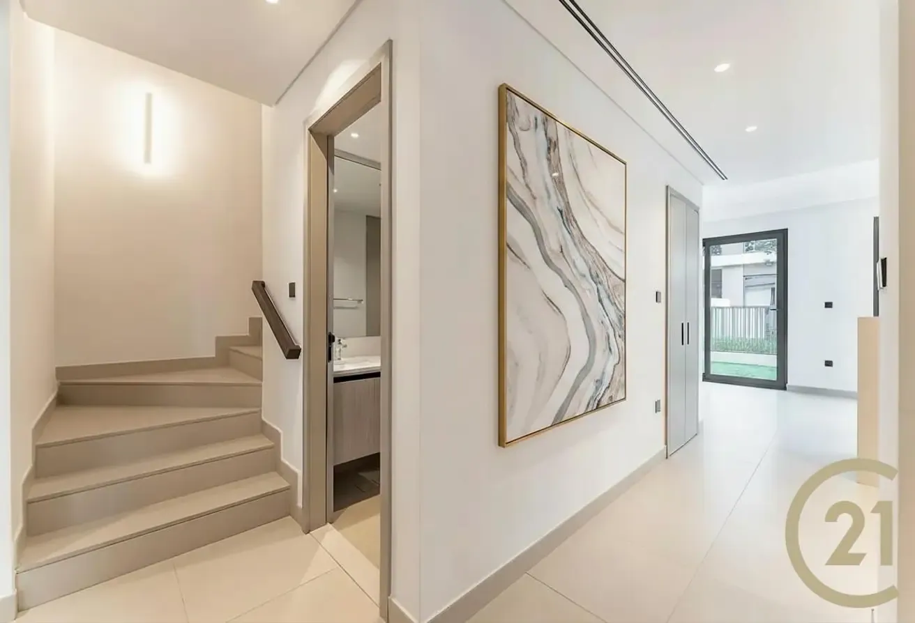 Internal | Vacant on Transfer | Corner Unit