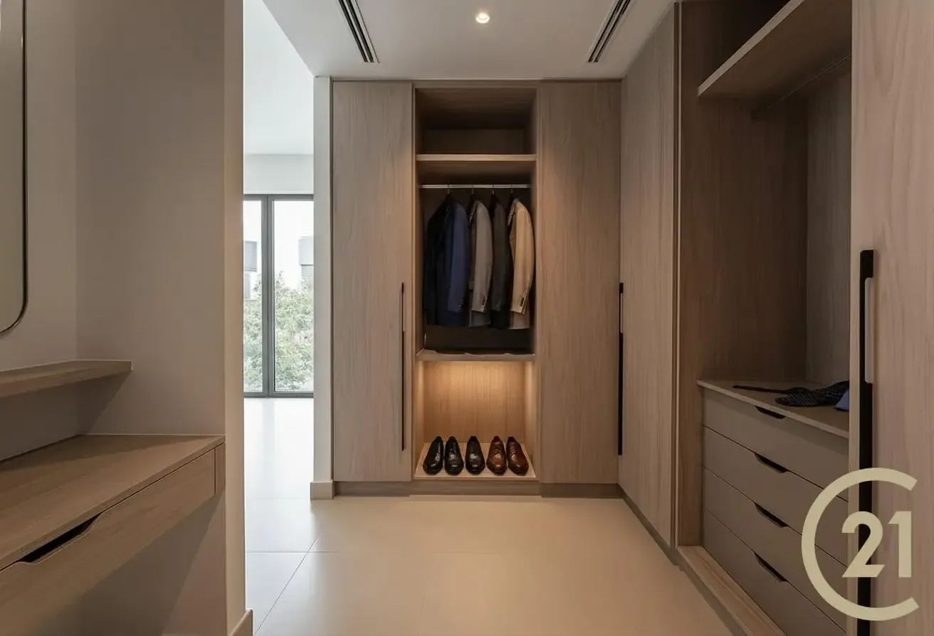 Internal | Vacant on Transfer | Corner Unit