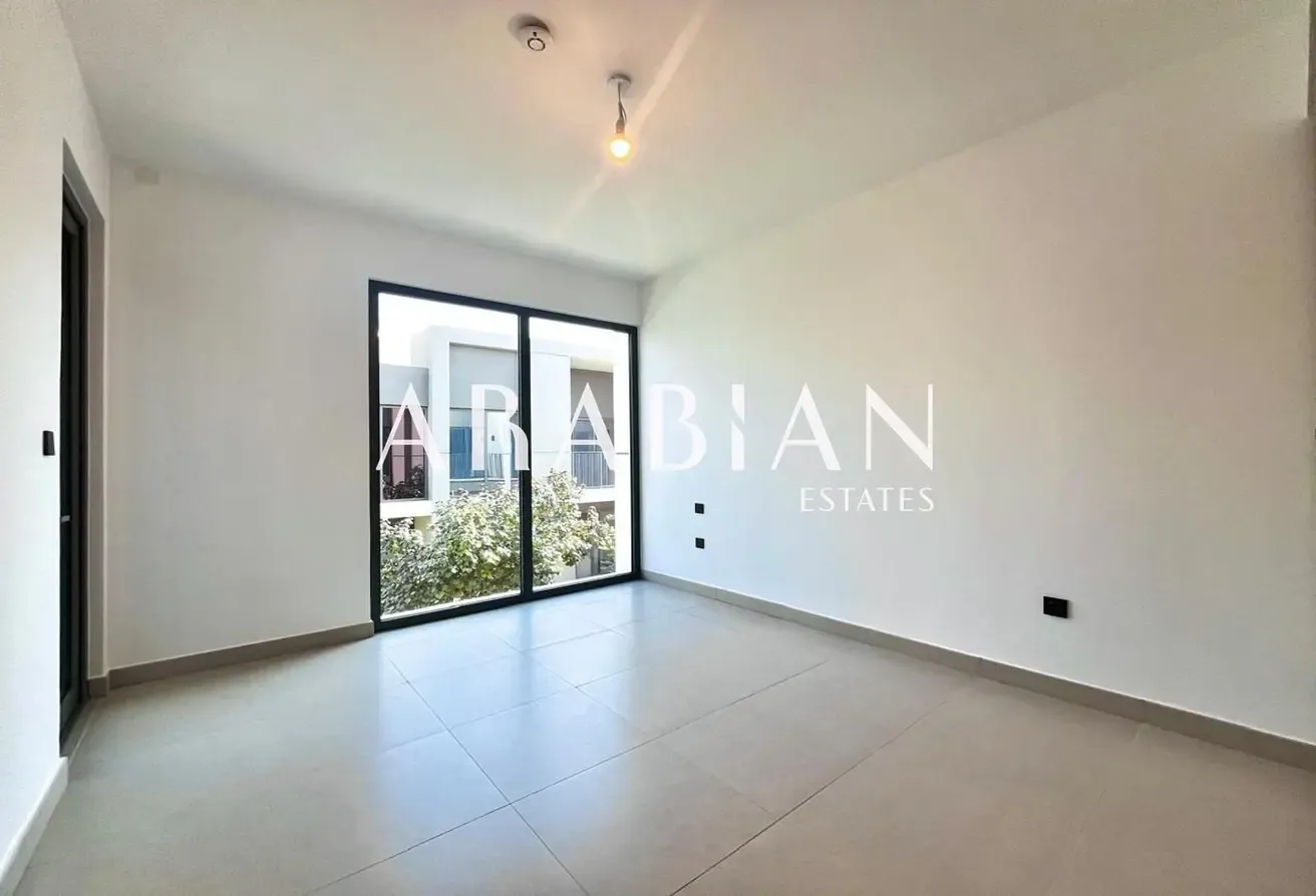 Internal | Motivated | Close to Pool and Park