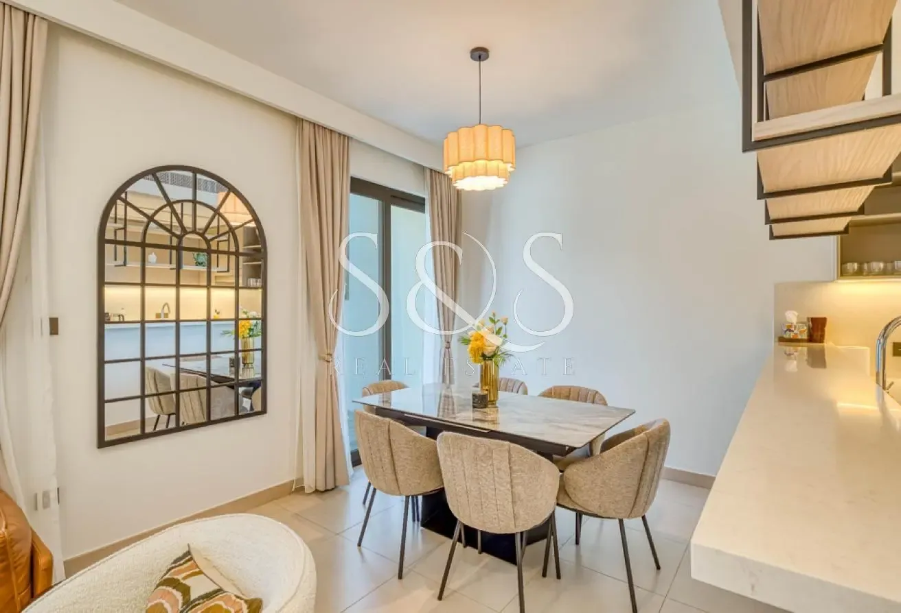 Fully Furnished | Single Row | Upgraded
