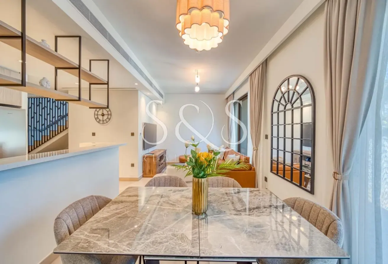Fully Furnished | Single Row | Upgraded