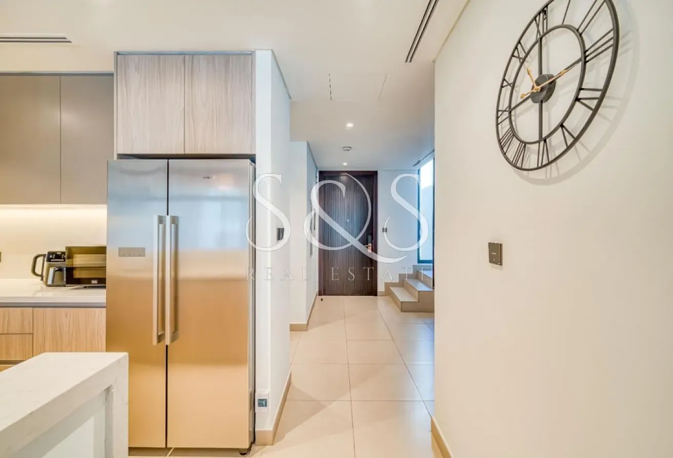 Fully Furnished | Single Row | Upgraded