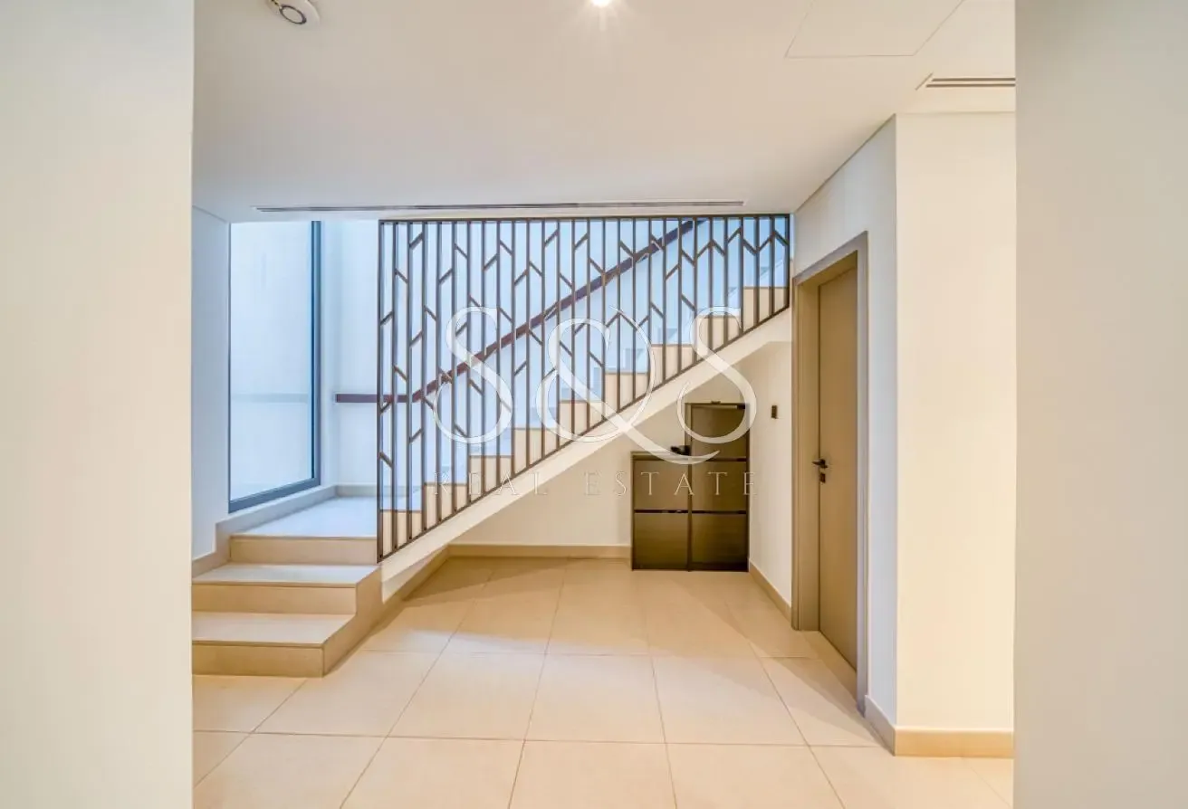 Fully Furnished | Single Row | Upgraded
