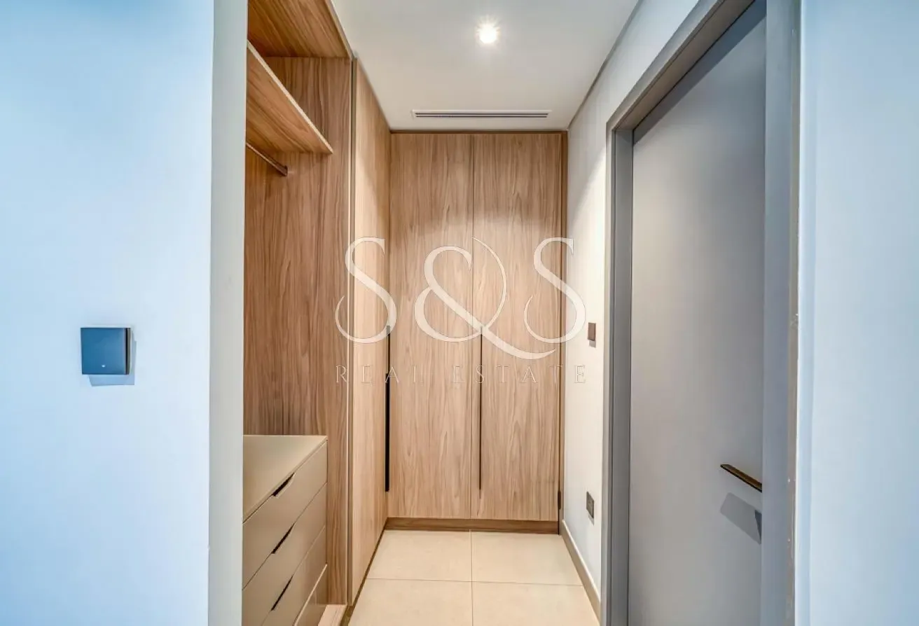Fully Furnished | Single Row | Upgraded