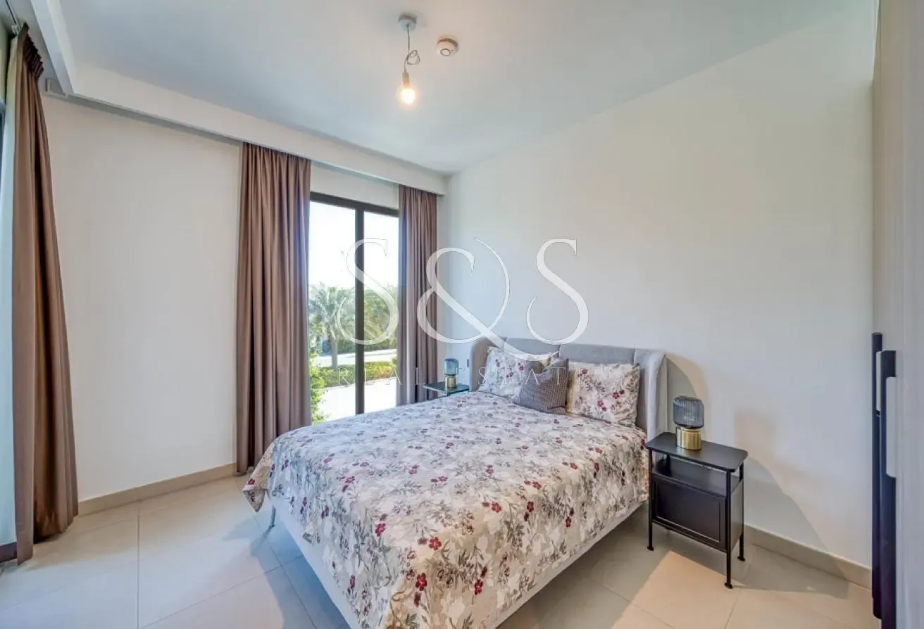 Fully Furnished | Single Row | Upgraded