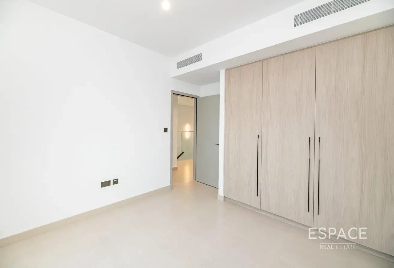 Tenanted - Back to Back - Internal