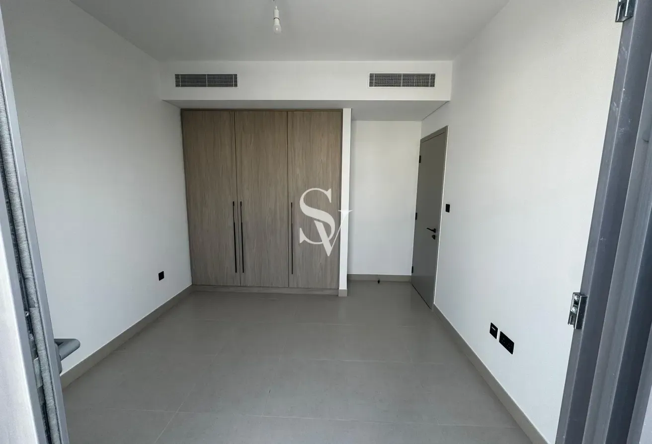 Single Row | Vacant | Near TO Pool And Park