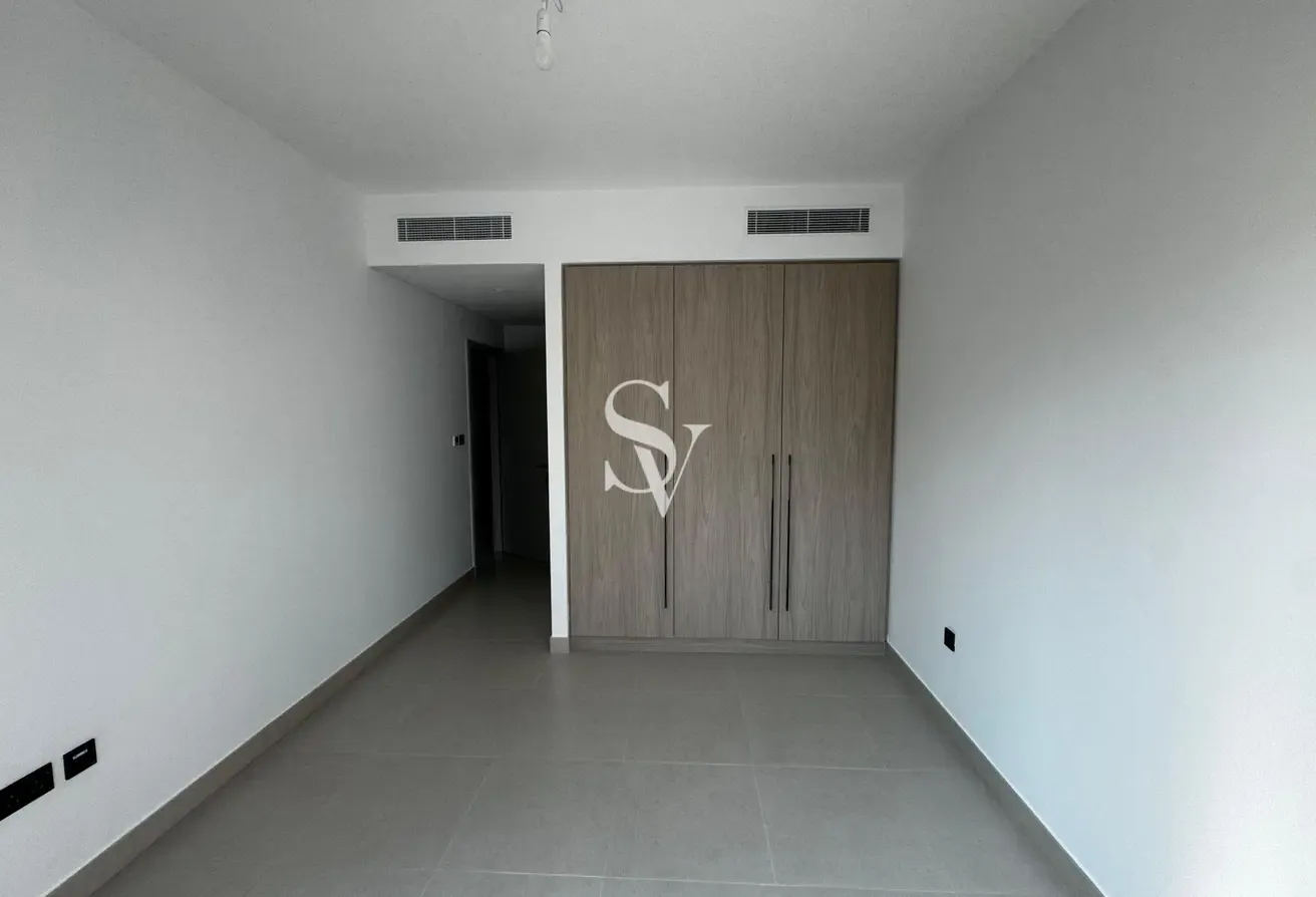 Single Row | Vacant | Near TO Pool And Park