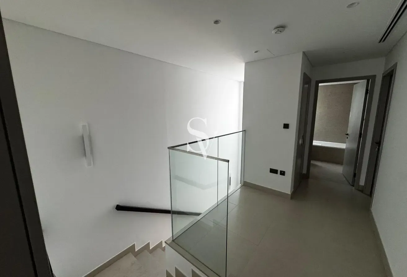 Single Row | Vacant | Near TO Pool And Park