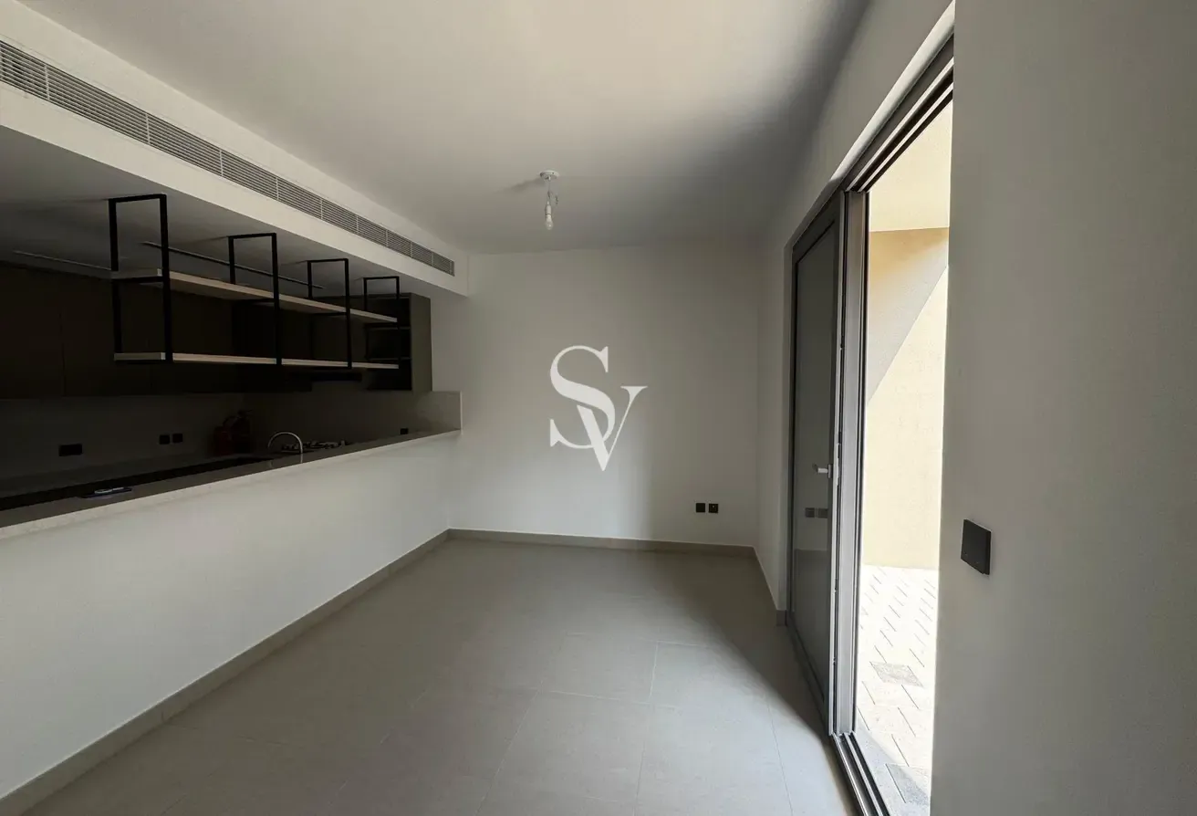 Single Row | Vacant | Near TO Pool And Park