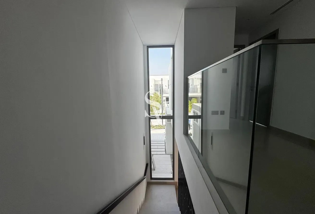 Single Row | Vacant | Near TO Pool And Park