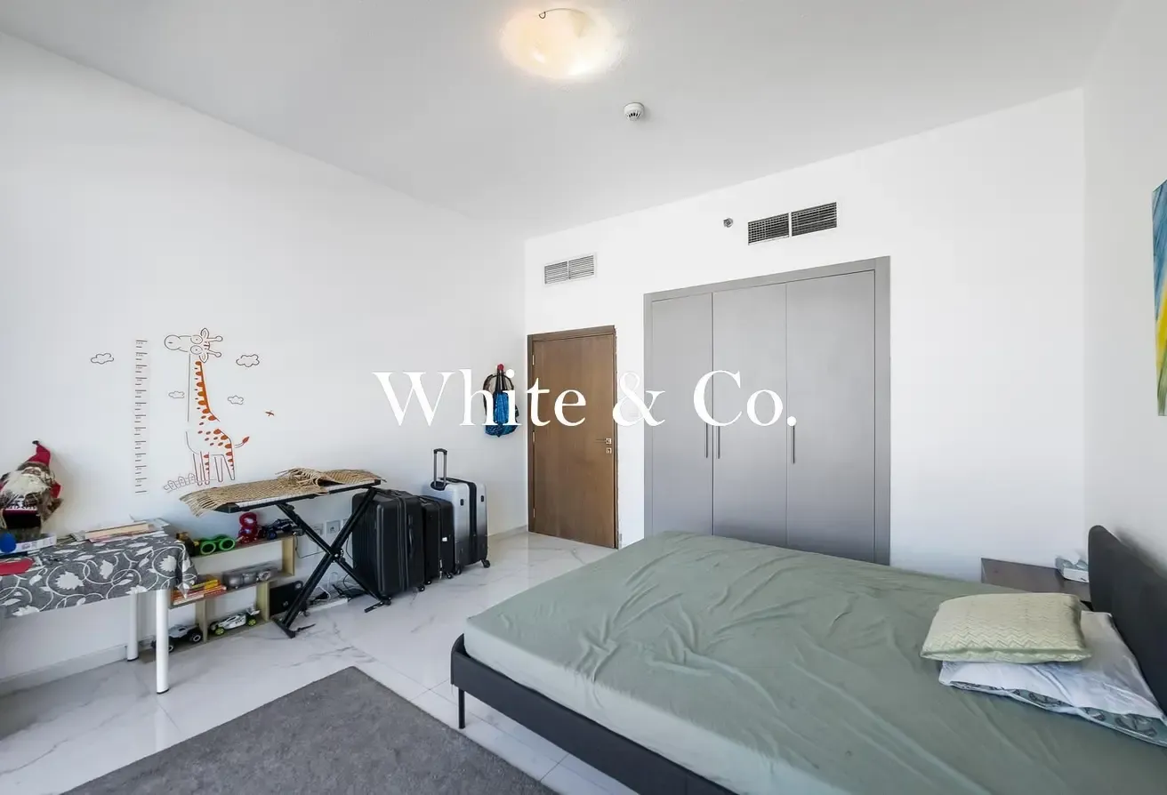 Vastu | Ready To Move | Directly on Metro