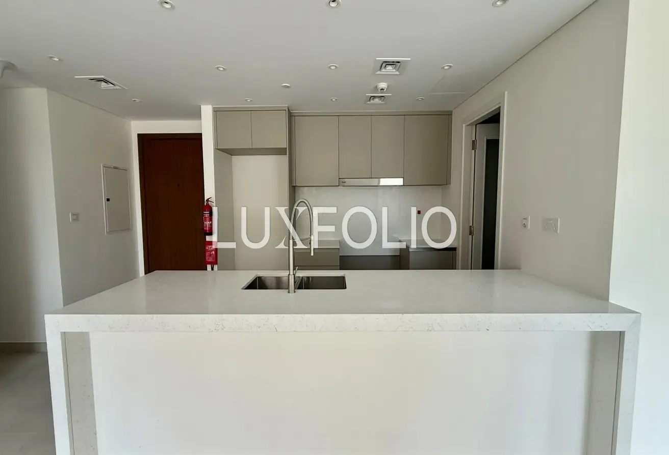 Large Terrace | Park View | Vacant
