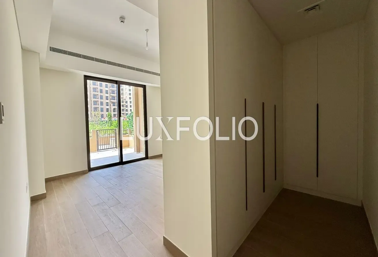 Large Terrace | Park View | Vacant