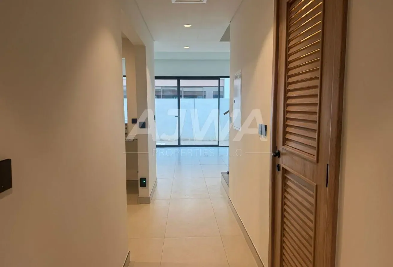 Brand New 4 Bed Townhouse in damac lagoon