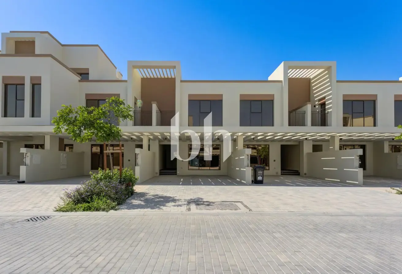 4BR Townhouse | Perfect location | Soft tones