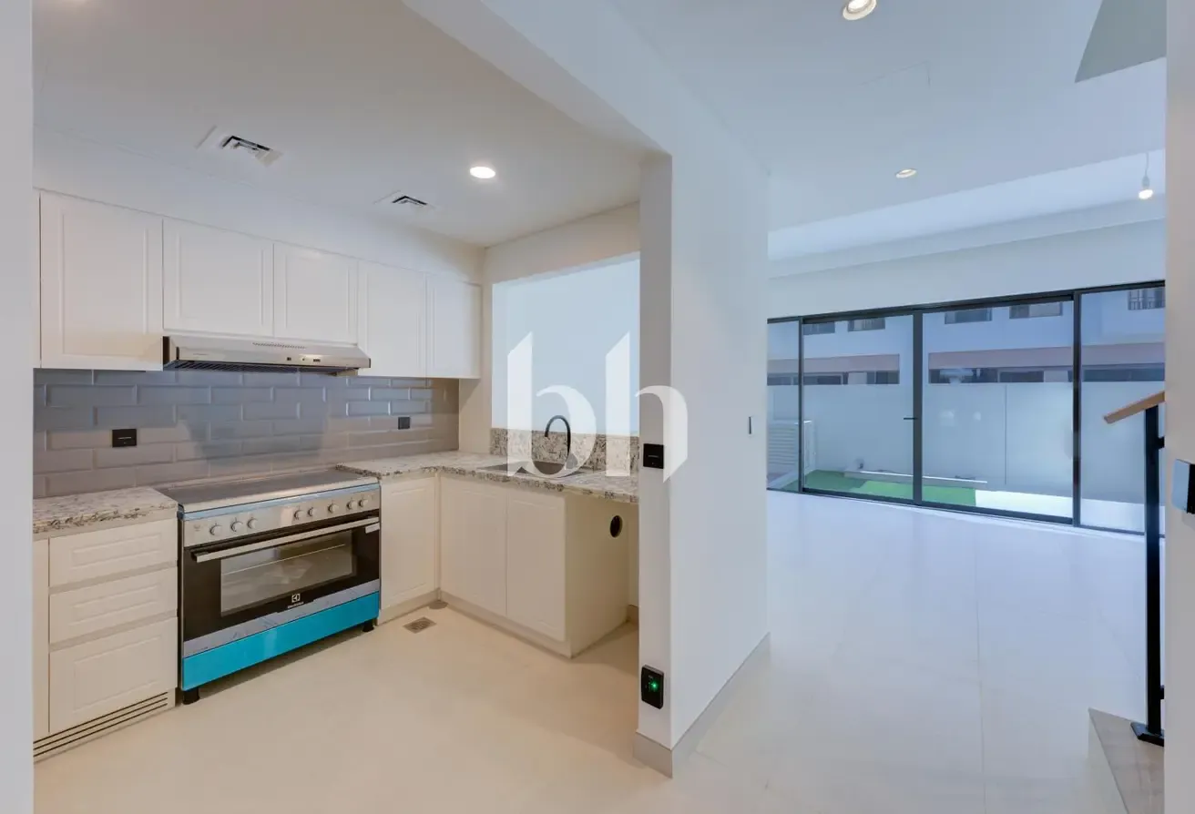 4BR Townhouse | Perfect location | Soft tones