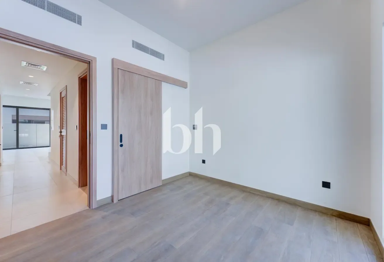 4BR Townhouse | Perfect location | Soft tones