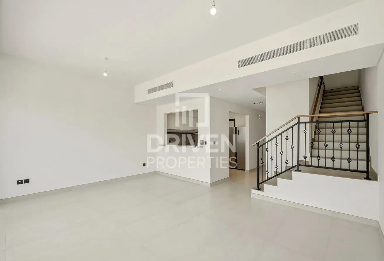 Single Row | Close to Central Hub | Vacant