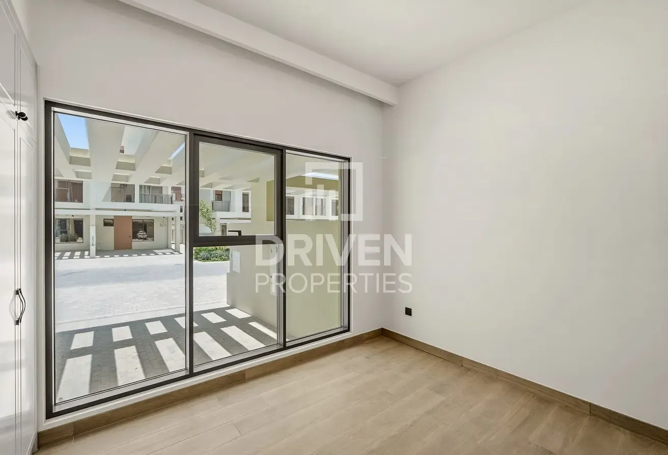 Single Row | Close to Central Hub | Vacant