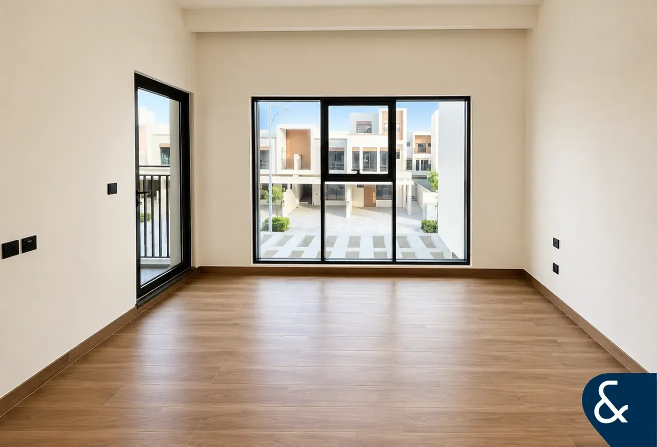 Single Row | Close Lagoon | Handed Over