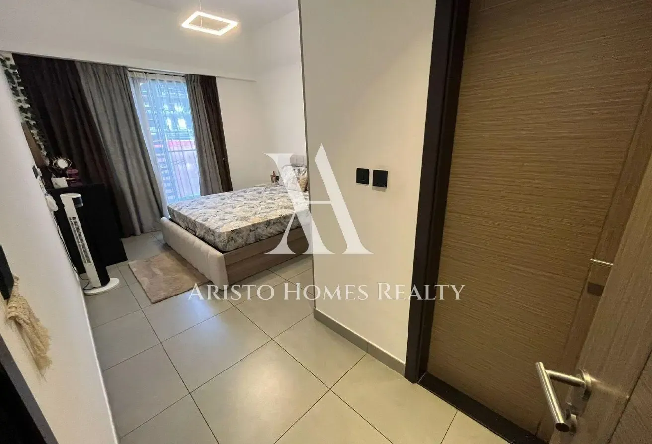 1 BHK +STUDY/MAIDS | POOL VIEW | BIG LAYOUT