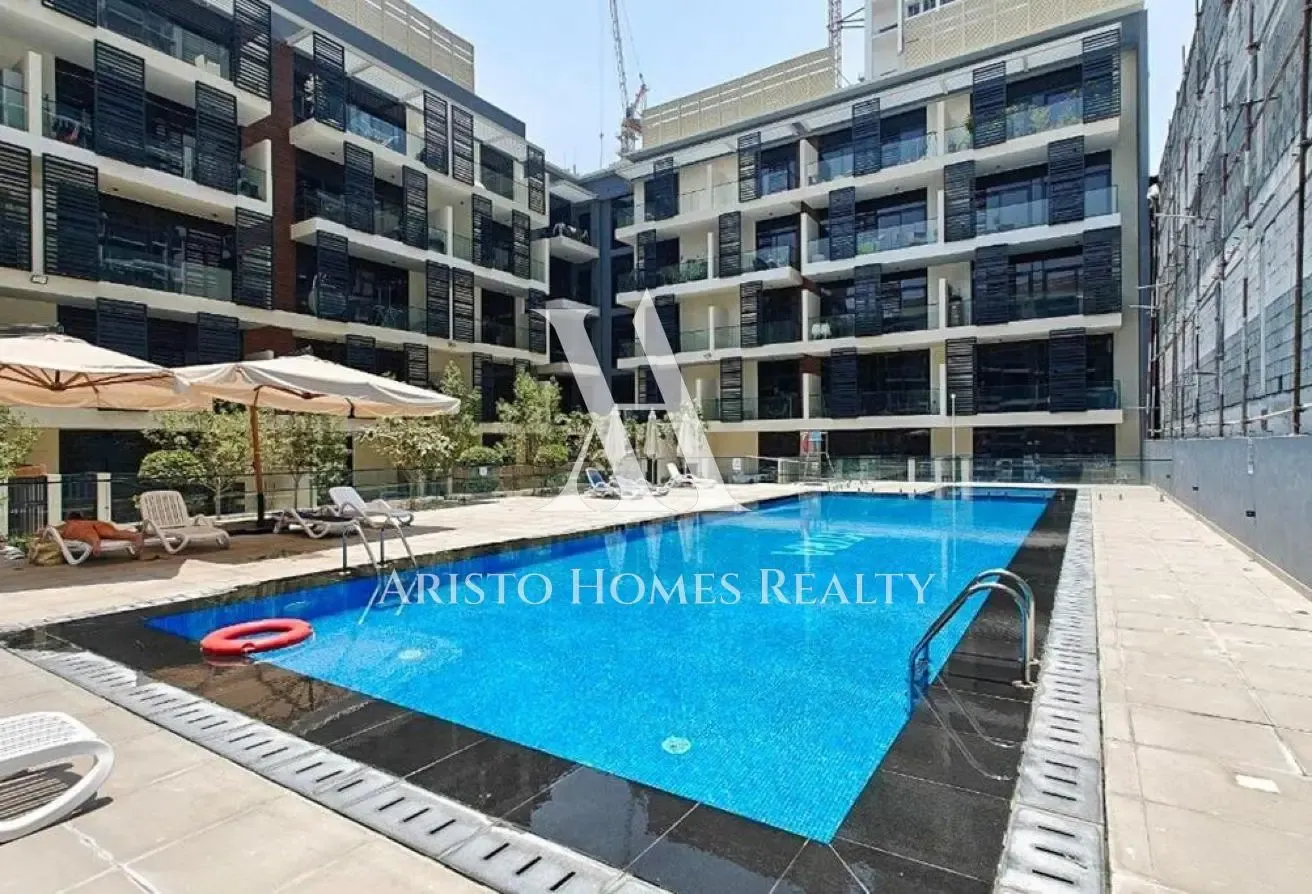 1 BHK +STUDY/MAIDS | POOL VIEW | BIG LAYOUT