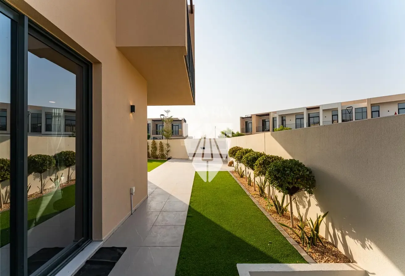 Corner Plot| Landscaped | Bigger Layout| Vacant