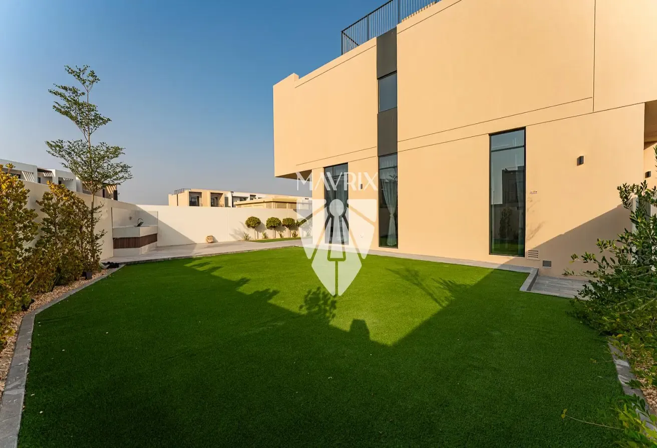 Corner Plot| Landscaped | Bigger Layout| Vacant