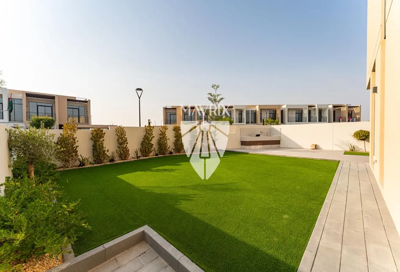Corner Plot| Landscaped | Bigger Layout| Vacant