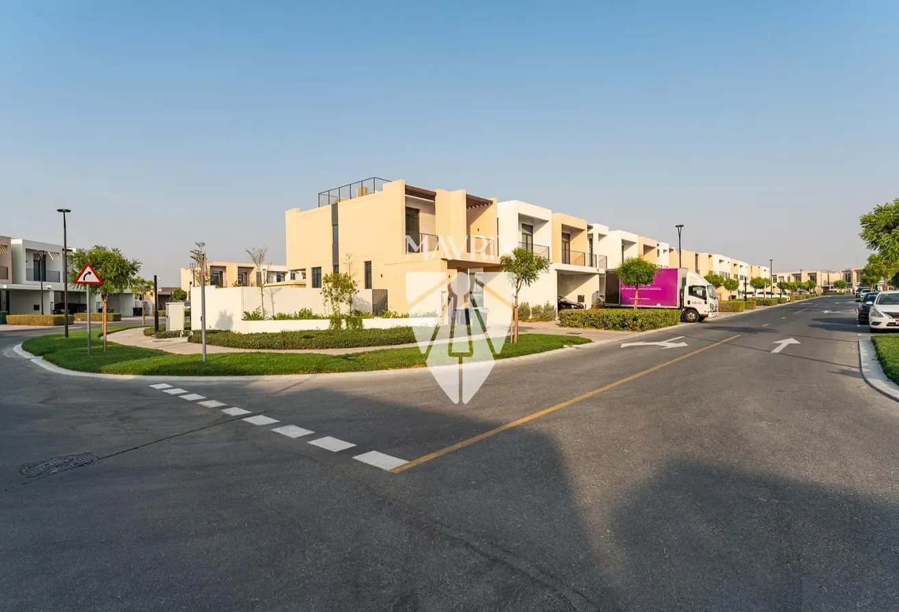 Corner Plot| Landscaped | Bigger Layout| Vacant
