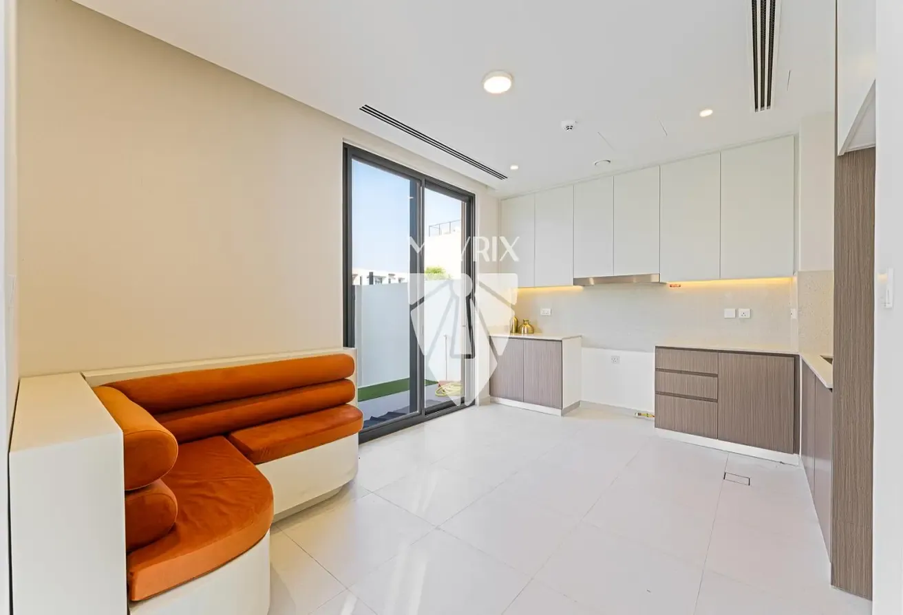 Corner Plot| Landscaped | Bigger Layout| Vacant