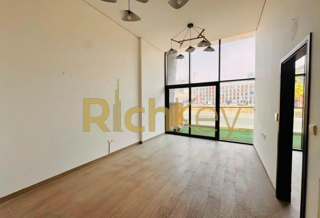 Well Maintained | Fitted Kitchen | Vacant & Ready