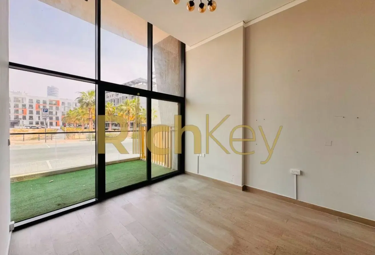 Well Maintained | Fitted Kitchen | Vacant & Ready