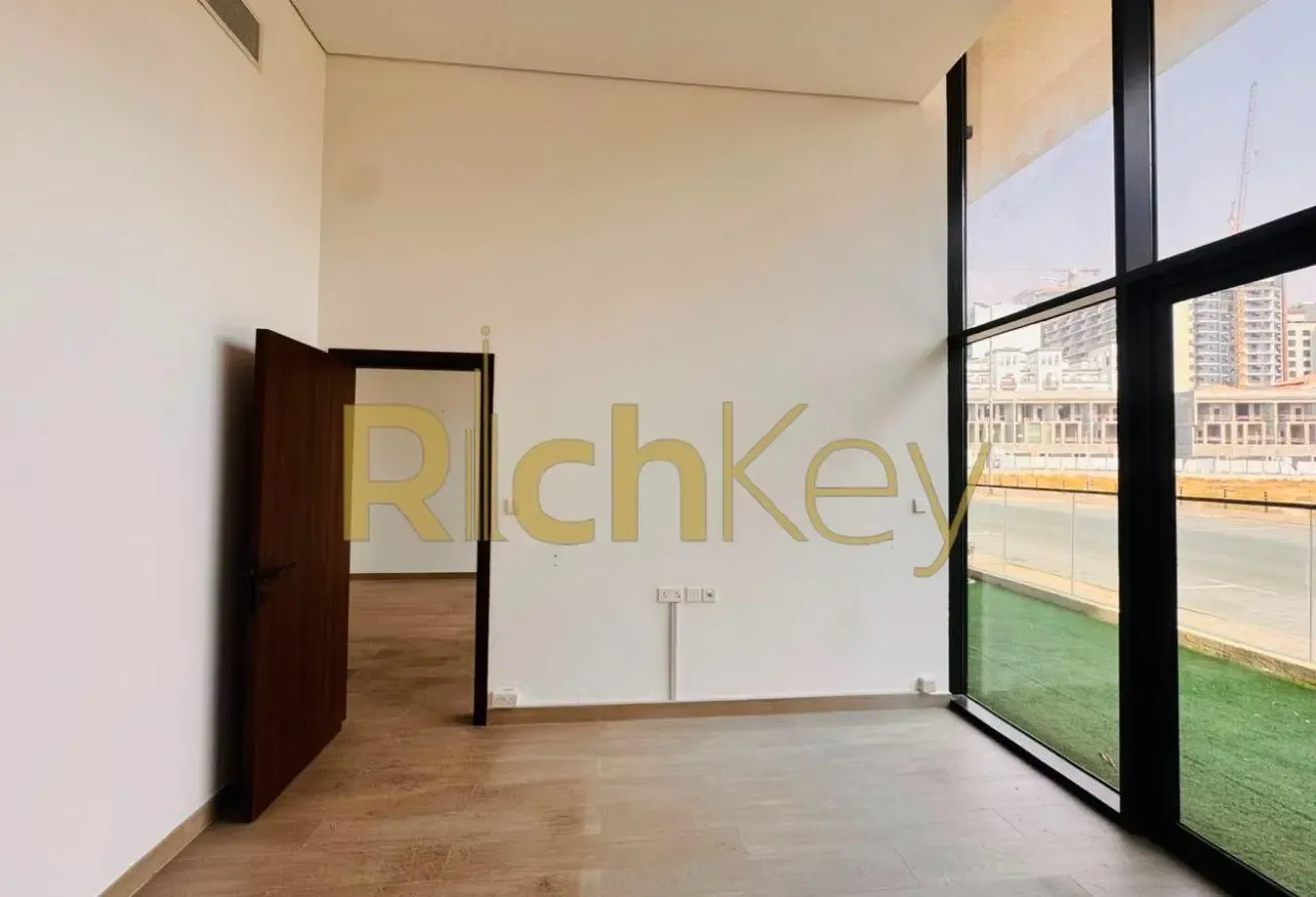 Well Maintained | Fitted Kitchen | Vacant & Ready