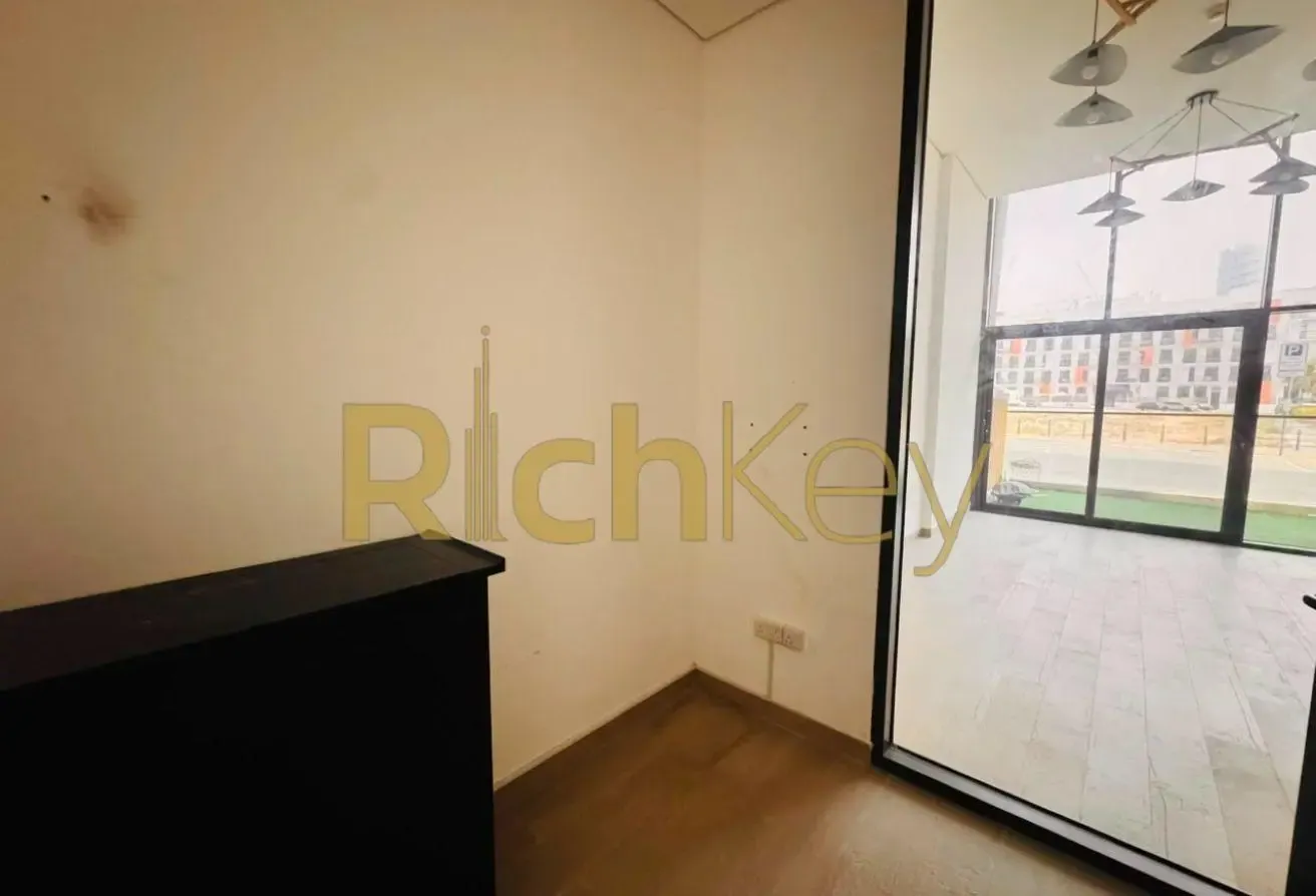 Well Maintained | Fitted Kitchen | Vacant & Ready