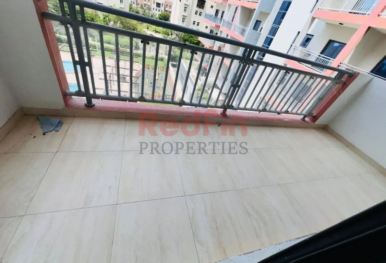 ///Large 2Bedroom/ Closed Kitchen/ Near To Metro//