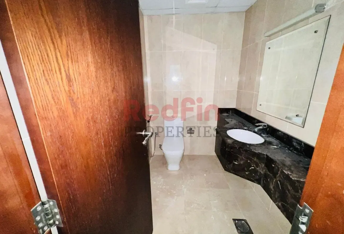 ///Large 2Bedroom/ Closed Kitchen/ Near To Metro//